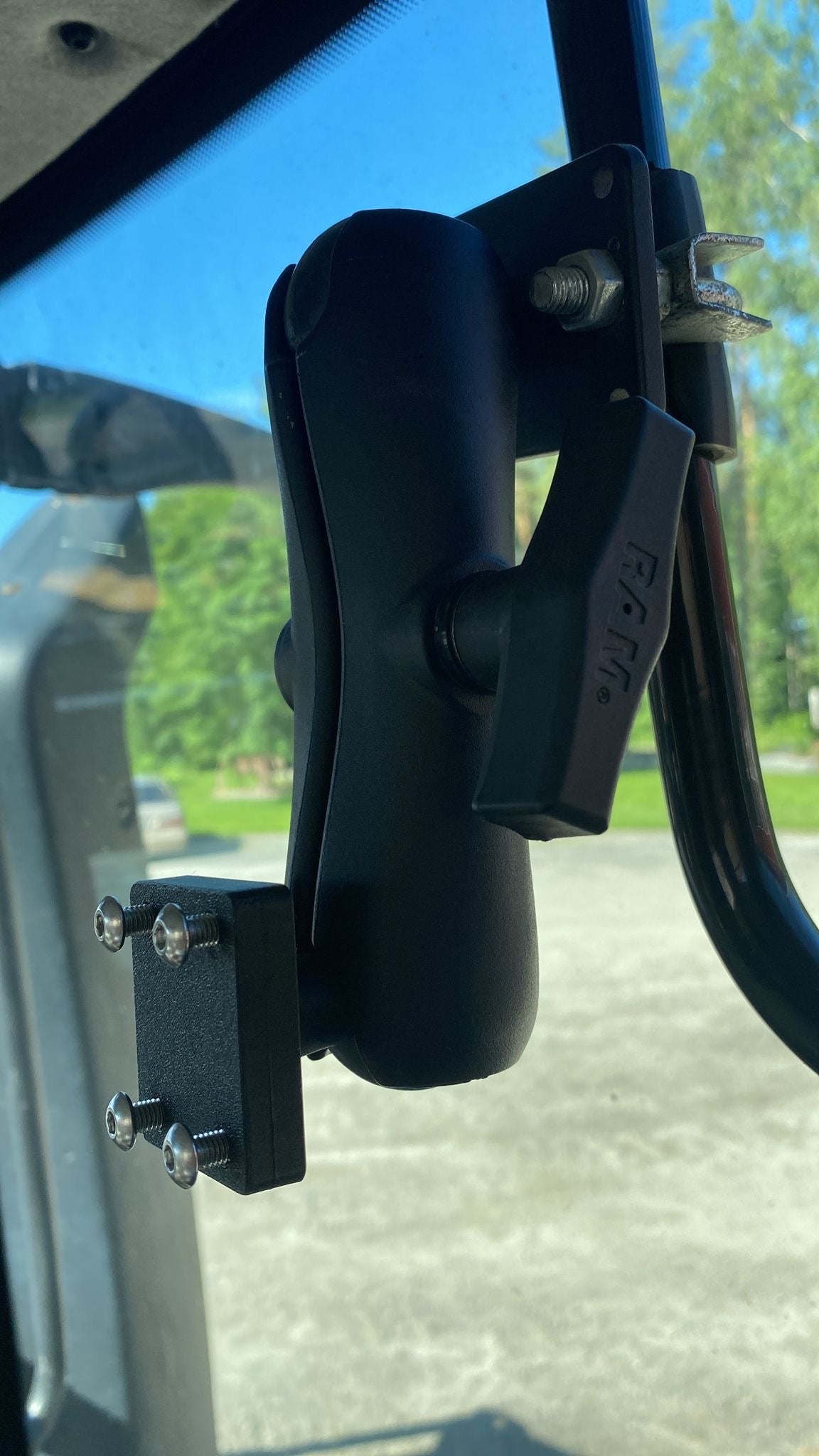 RAM-yhteensopiva kiinnike