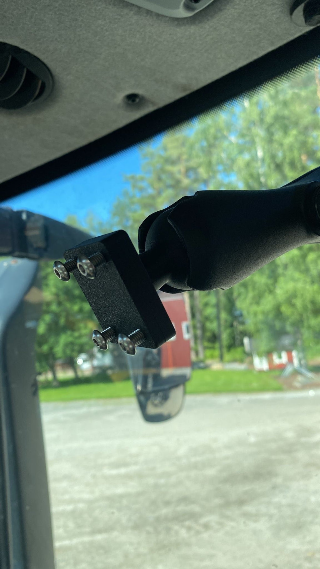 RAM-yhteensopiva kiinnike